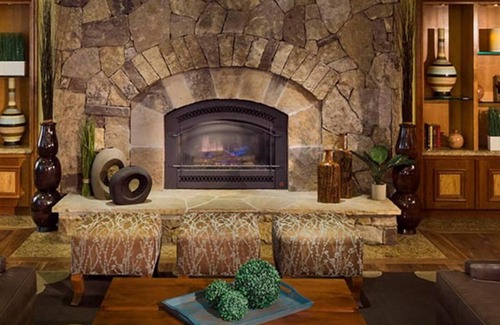 Historic District Hotel | Ski at Peak 9 Jan. 9-13!