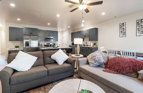 Cedar City House | ★Ski Brian Head★ ☀Zions☀ | Dog Friendly | Family Friendly | Garage