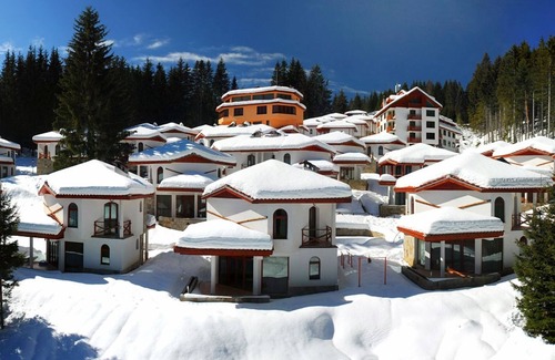 Lyaskovo Ski Chalet | Ski Chalet at Pamporovo Village. Quiet Village in a wood by Forest Glade