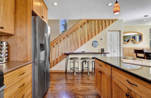 Girdwood House | Ski Chalet with hot tub, sauna & fire pit, walking distance to brewery and food!