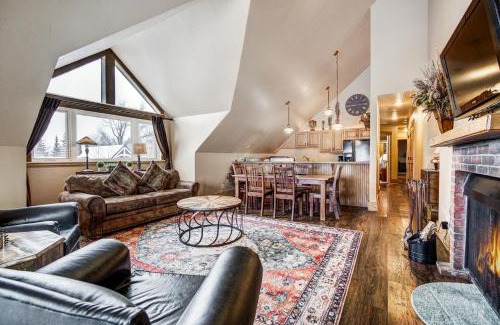 Historic District Apartment | Ski Country Penthouse 3 by Ski Country Resorts