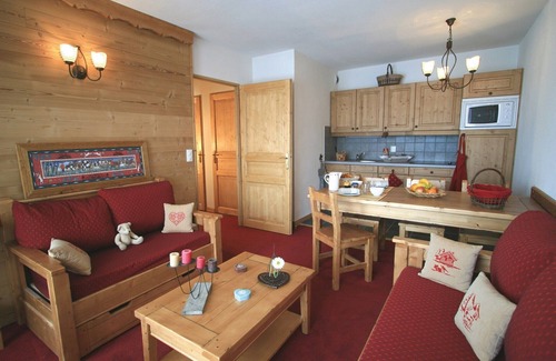 La Toussuire Apartment | Ski Getaway with Shared Pool