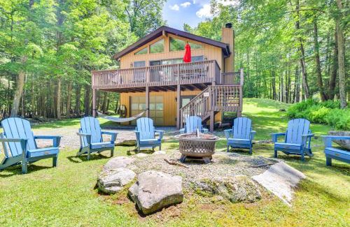 Greentown House | Ski, Hike and Stay Cozy Family Cabin in Lake Ariel!