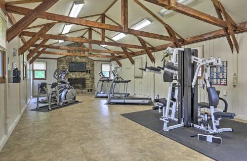 Greentown House | Ski, Hike and Stay Cozy Family Cabin in Lake Ariel!