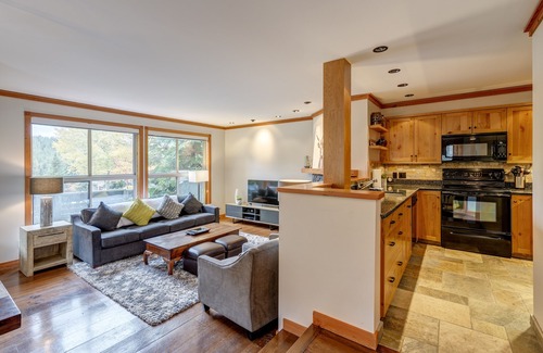 Blackcomb House | Ski-in Chic and Cozy 2bed, 2 bath Townhouse in the Upper Village/Benchlands