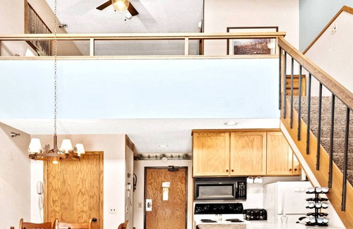 Lutsen Condo | Ski-In Loft | Fireplace | Pool & Hot Tub | Lutsen