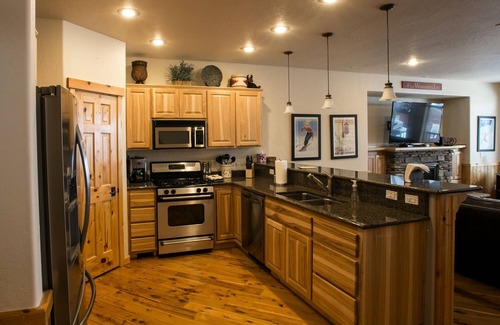 Sandpoint Ski Chalet | ❄Ski in/out❄- Best Group Rental on Schweitzer- Sleeps 16+ Book now for holidays!