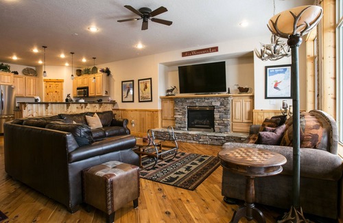 Sandpoint Ski Chalet | ❄Ski in/out❄- Best Group Rental on Schweitzer- Sleeps 16+ Book now for holidays!