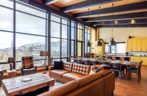 East Kootenay Ski Chalet | Ski In/Out I Mountain Spa Retreat | Sauna + Cold Plunge + Hot Tub