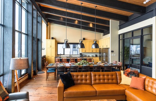 East Kootenay Ski Chalet | Ski In/Out I Mountain Spa Retreat | Sauna + Cold Plunge + Hot Tub