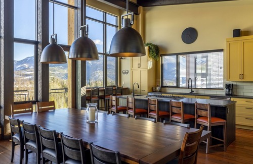 East Kootenay Ski Chalet | Ski In/Out I Mountain Spa Retreat | Sauna + Cold Plunge + Hot Tub