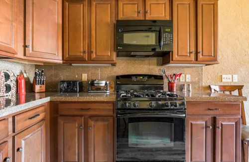 Champion House | SKI in/out on the SOUTHWIND TRAIL, HOT TUB.- best location in Seven Springs