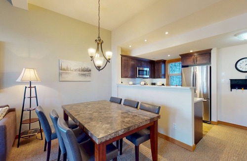 Upper Village Apartment | Ski in/Out | Private Hot tub | Mountain Style