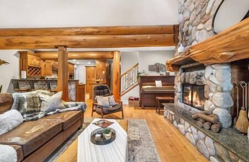 Whistler Village Cabin | Ski In/Out Retreat w/Sauna - Telemark 7