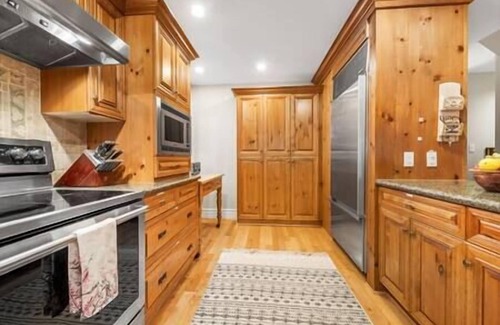 Whistler Village Cabin | Ski In/Out Retreat w/Sauna - Telemark 7