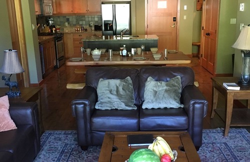 Rossland Condo | *SKI IN/OUT SLOPESIDE LUXURY PENTHOUSE ON RED MOUNTAIN*HOT TUB* MOUNTAIN VIEWS*