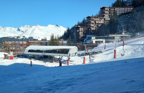 Arc-1600 Apartment | Ski-in/Ski-out Studio for 2 at Arc 1600, Close to Shops with Free WiFi