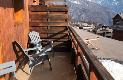 Puy-Saint-Vincent Apartment | Ski in/ski out apartment, 2 bedrooms, swimming pool, sauna