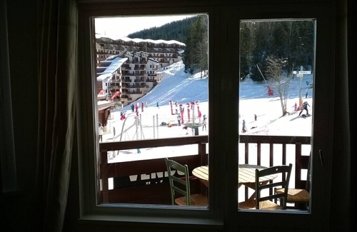 La Perriere Apartment | Ski in/ski out apartment - Sleeps 4 to 6 - Domaine La Tania Courchevel
