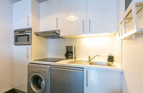 Peyragudes Apartment | Ski-In/Ski-Out Apartment for 8 with Balconies and Ski Equipment Discounts