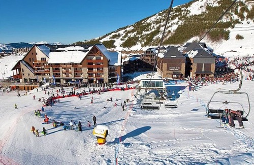 Peyragudes Apartment | Ski-In/Ski-Out Apartment for 8 with Balconies and Ski Equipment Discounts