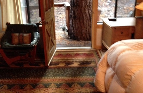 Bear Valley Ski Chalet | ☀️⛱️Ski In / Ski Out at 7300 Feet!🌺