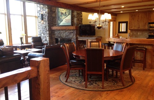 Big Sky House | Ski In/Ski Out Black Eagle #7- View of Lone Peak - Private Hot Tub