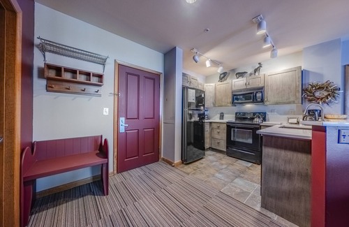 Winter Park Condo | Ski in/Ski out condo w/great views. Overlooking the slopes. Access to hot tub