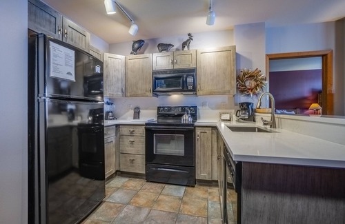 Winter Park Condo | Ski in/Ski out condo w/great views. Overlooking the slopes. Access to hot tub