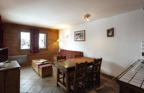 Les Menuires Apartment | Ski-in/ski-out & foot of the slopes, fitness, swimming pool, sauna, hammam, balcony, tv, 40-45m²