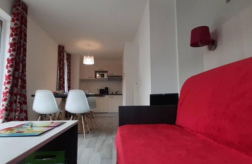 Combloux Apartment | Ski-in/ski-out & foot of the slopes, swimming pool, sauna, hammam, terrace, balcony, tv, 25m²