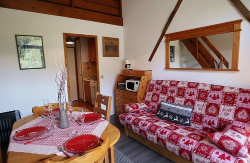 Beaufort Apartment | Ski-In/Ski-Out Duplex for 6 in Arêches-Beaufort, 2-Star, Balcony, WiFi