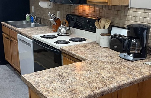 Lutsen House | Ski-In/Ski-Out lodge near hiking/golf, restaurants, Lake Superior and sleeps 8.