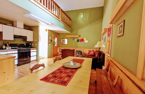 Mazama House | Ski-In Ski-out, near Mazama Store and trail system!