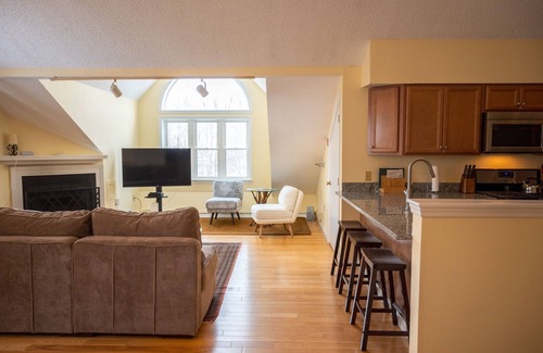 Ludlow Condo | Ski in/Ski out nicely updated 2 BR condo on Okemo Mountain ski trails.