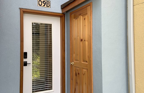 Sun Peaks Apartment | Ski-in|Ski-out, Renovated Studio, Sleeps 2, Full kitchen, Snow Creek Village