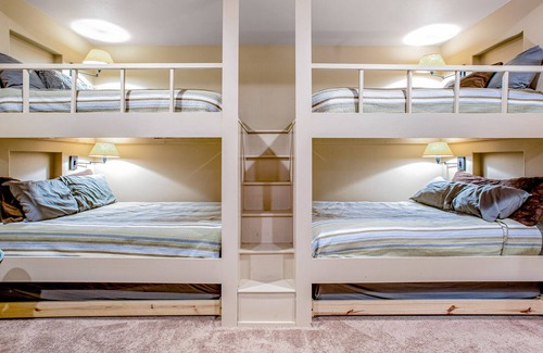 Hyak Apartment | Ski-in/ski-out studio with air hockey table, foosball table, & free WiFi