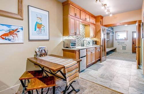 Hyak Apartment | Ski-in/ski-out studio with air hockey table, foosball table, & free WiFi