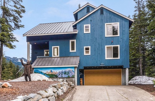 Snoqualmie Pass House | Ski-in Ski-out Sasquatch Retreat @ Snoqualmie Pass