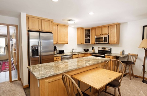 Snowmass Village Condo | Ski-In/Ski-Out Mountain Retreat! Hot Tub, Cozy Fireplace & Stunning Mtn Views Your Winter Escape