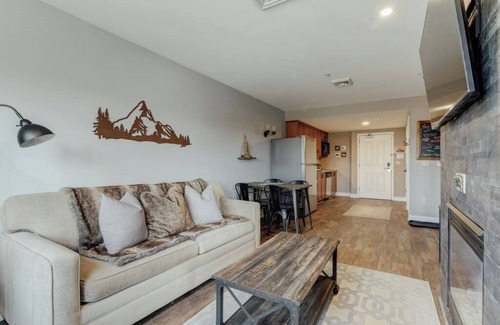 Vernon Condo | Ski-In/Ski-Out, Waterpark & Biking fun-Just Steps Away! Hike, Bike, Wine & More!