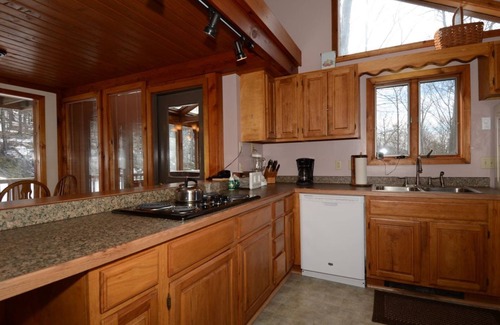 Northface House | Ski Inn - 388 Brookside Road Ski Inn - Great Access to Local Hiking Trails, Hot Tub, Pet Friendly