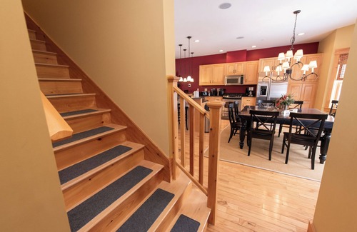 Carrabassett Valley House | Ski-Inn Ski-Out 4BR Townhouse