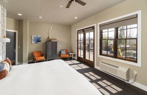 Sisters Hotel | Ski Inn Taphouse Hotel