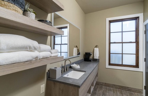 Sisters Hotel | Ski Inn Taphouse Hotel