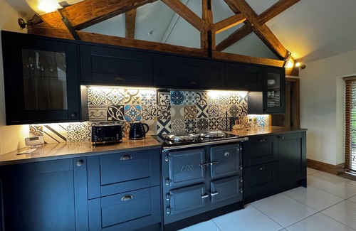 Winewall Cabin | Ski lodge style chalet with hot tub and sauna