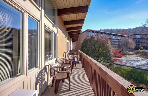 Mount Jackson Condo | Ski/MTB/Golf Condo (#134) - Slope side | Mountain, Golf Course views | Vaulted ceilings!