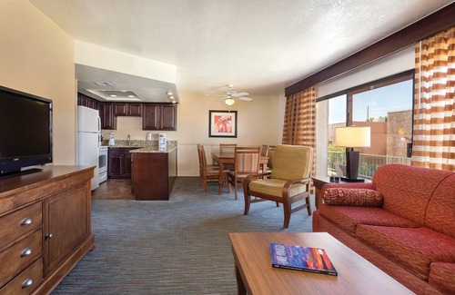 Lake Havasu City Resort | Ski, raft, wakeboard, swim, jetski!