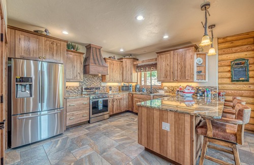 Mesa Cabin | Ski & Ride: Powderhorn Ski-in/Out w/Hot Tub