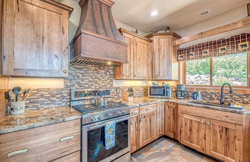 Mesa Cabin | Ski & Ride: Powderhorn Ski-in/Out w/Hot Tub